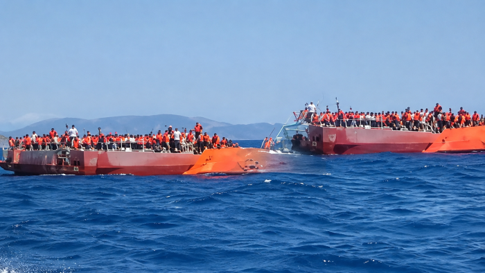 Girne Açıklarında Facia: Yolcu Gemisi Alabora Oldu, 267 Kişi İçin Can Pazarı